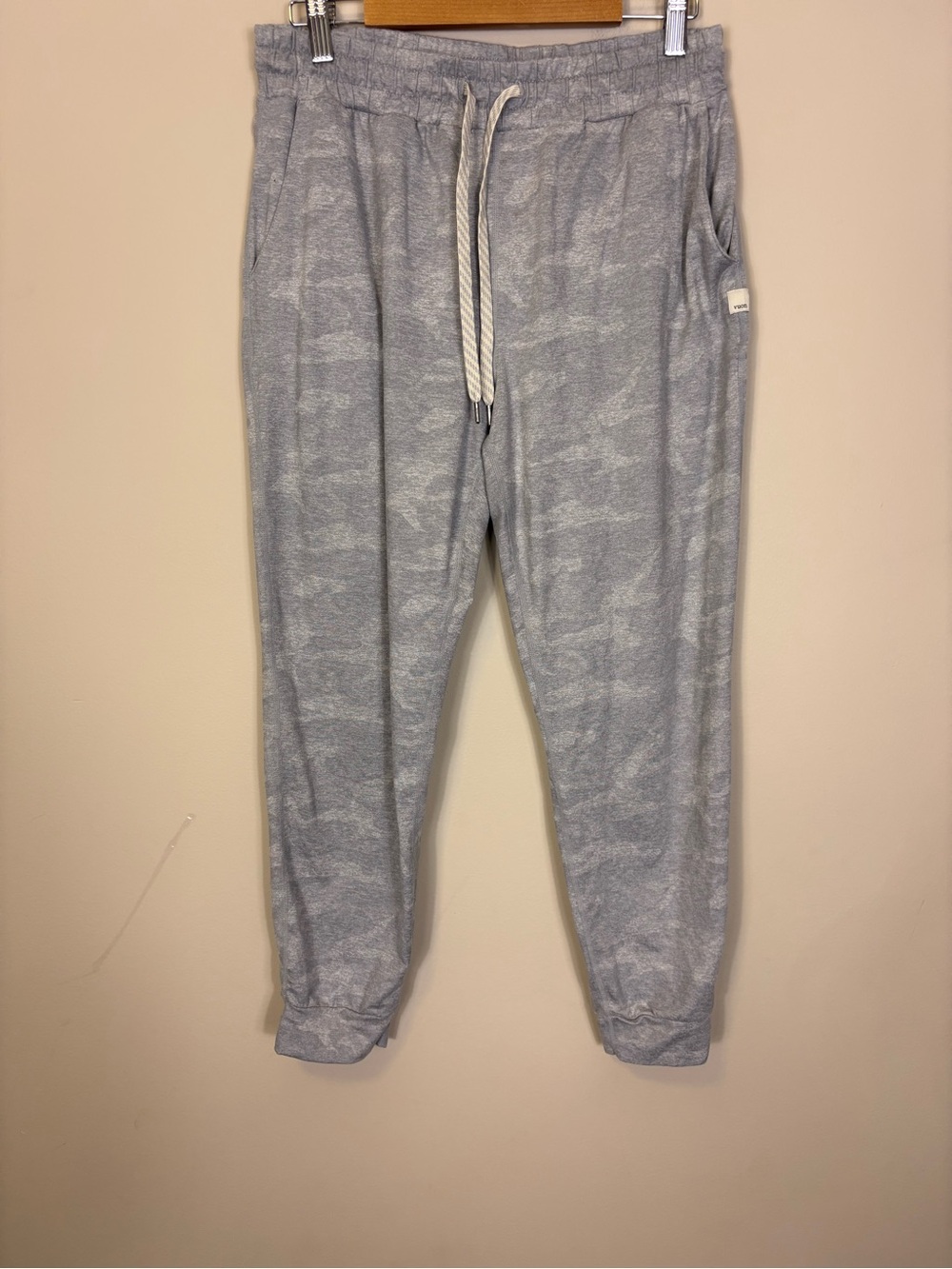 Vuori Heather Gray Camo Print Elastic Waist Jogger Pants Women’s Medium